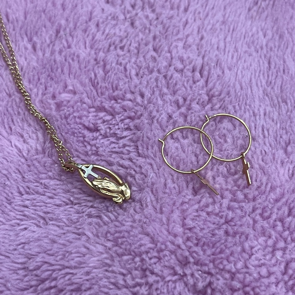 Elegant Gold and Silver Necklace